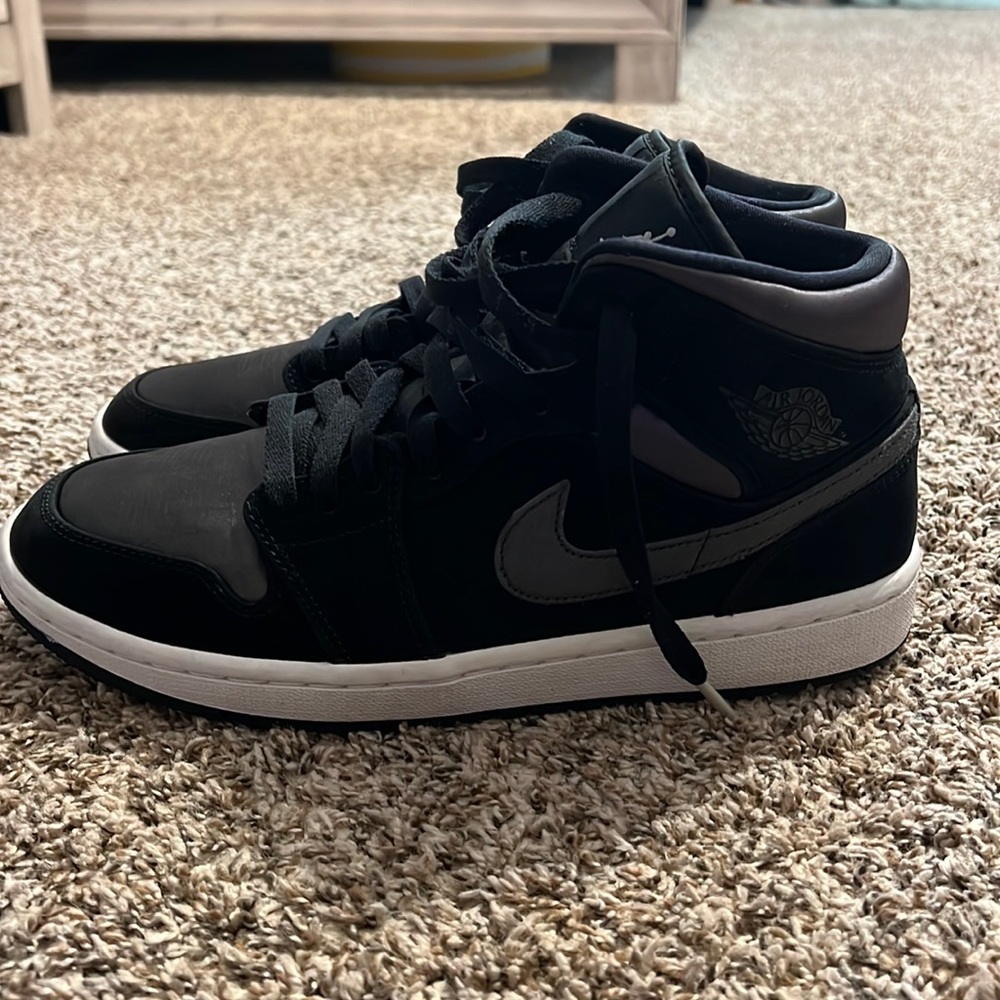 Air Jordan 1 Mid SE, Black Anthracite- White